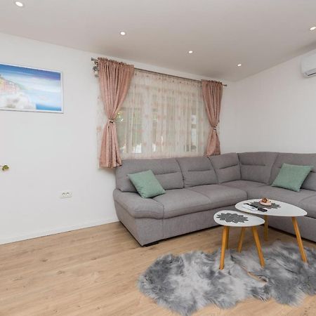 Apartment Strawberry Makarska Esterno foto