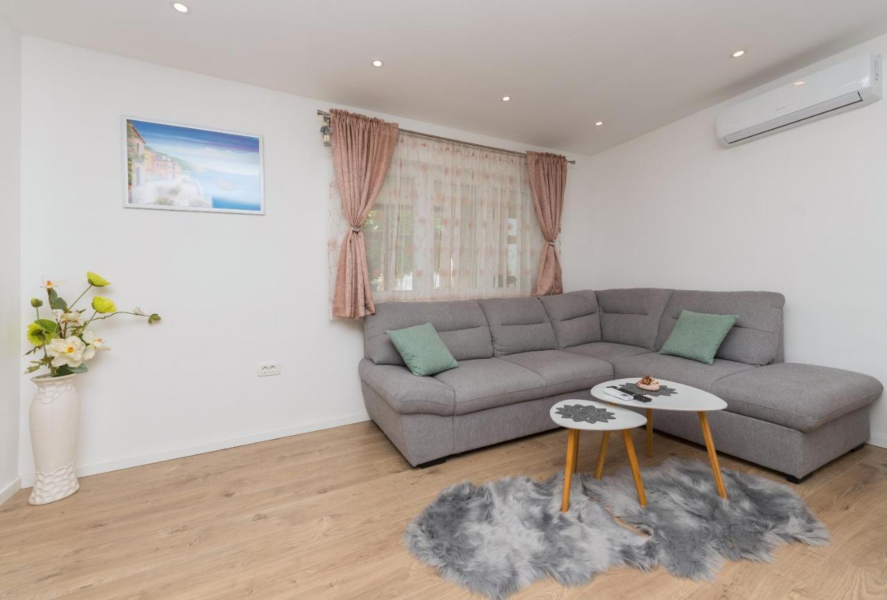 Apartment Strawberry Makarska Esterno foto