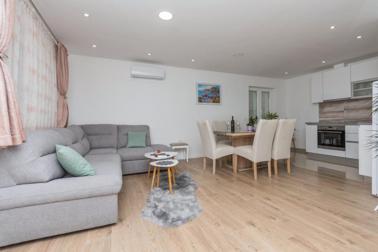 Apartment Strawberry Makarska Esterno foto