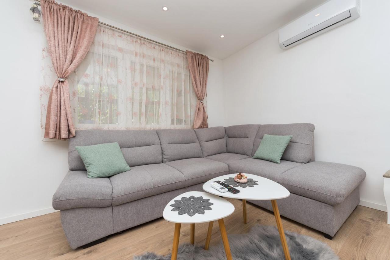 Apartment Strawberry Makarska Esterno foto