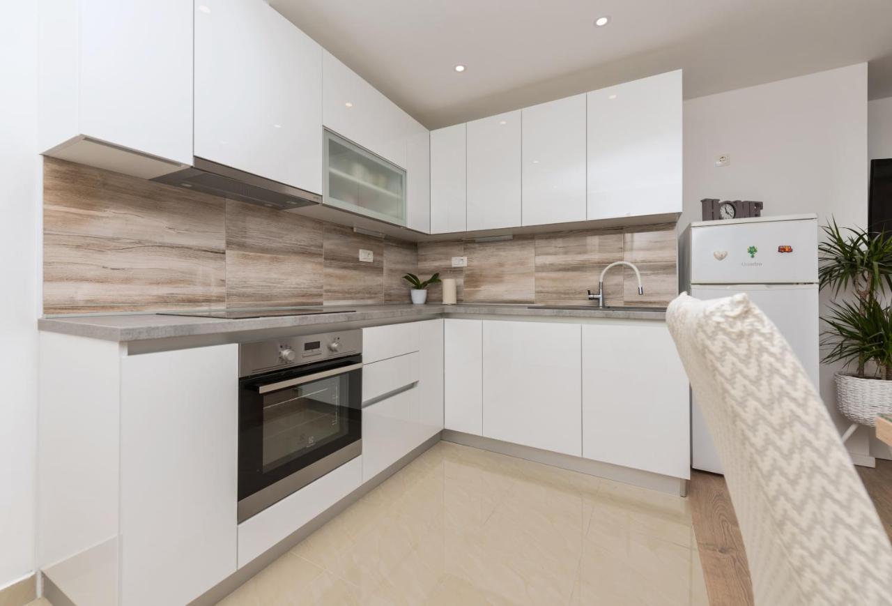 Apartment Strawberry Makarska Esterno foto